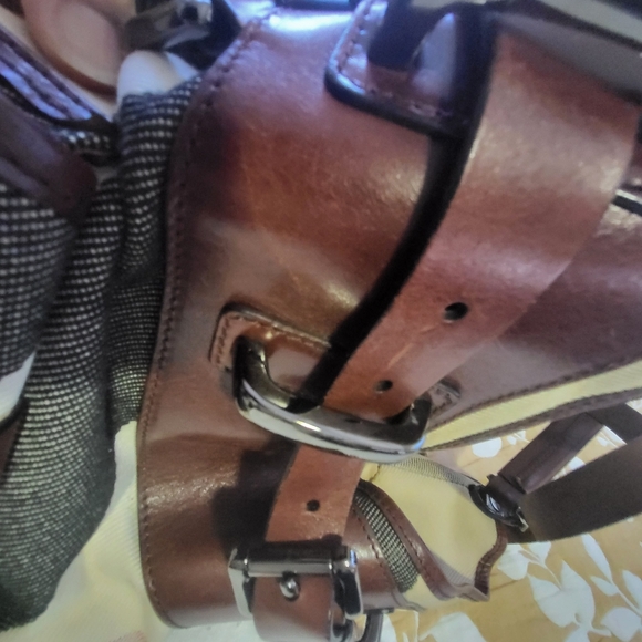 Burberry purse - Picture 13 of 17